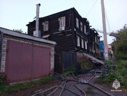 Страшный пожар с погибшими. В Уфе жители сгоревшего барака судятся с властями за новое жилье Страшный пожар с погибшими. В Уфе жители сгоревшего барака судятся с властями за новое жилье
