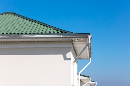 Заливало по полной: жители Благовещенска заставили ЖЭК заменить старые водосточные трубы Заливало по полной: жители Благовещенска заставили ЖЭК заменить старые водосточные трубы