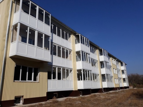 В Щебекине из аварийного дома жильцов переселили в затопленную новостройку с трещинами В Щебекине из аварийного дома жильцов переселили в затопленную новостройку с трещинами