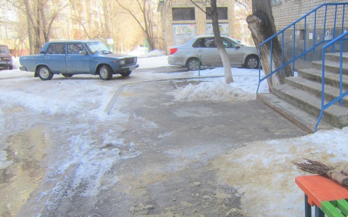 Большая чистка. Волгоградские правозащитники заставили ЖЭКи убрать сугробы и наледь во дворах Большая чистка. Волгоградские правозащитники заставили ЖЭКи убрать сугробы и наледь во дворах