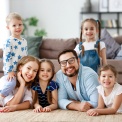 Многодетным засчитают в стаж уход за всеми детьми