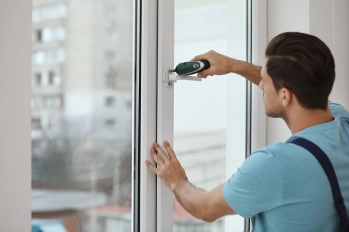 Установил окна, но разрушил фасад. Жительница Волгограда отсудила у ИП 206 000 рублей Установил окна, но разрушил фасад. Жительница Волгограда отсудила у ИП 206 000 рублей